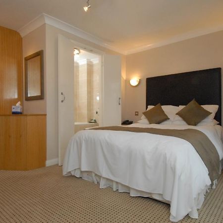 Barn Hotel London Райслип Экстерьер фото