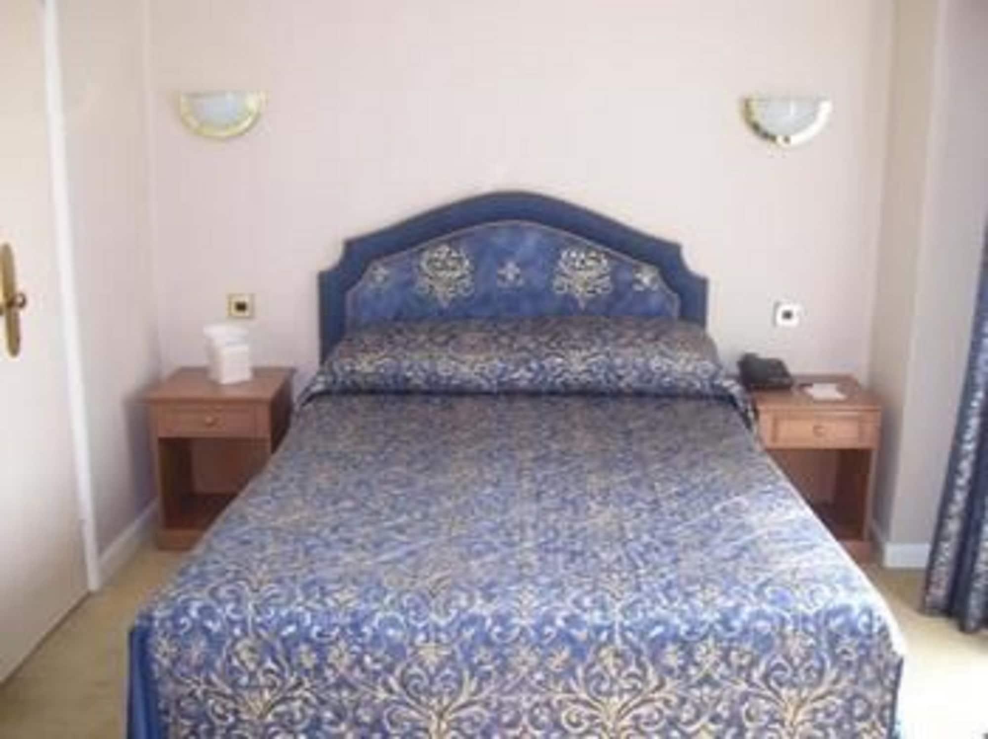 Barn Hotel London Райслип Экстерьер фото