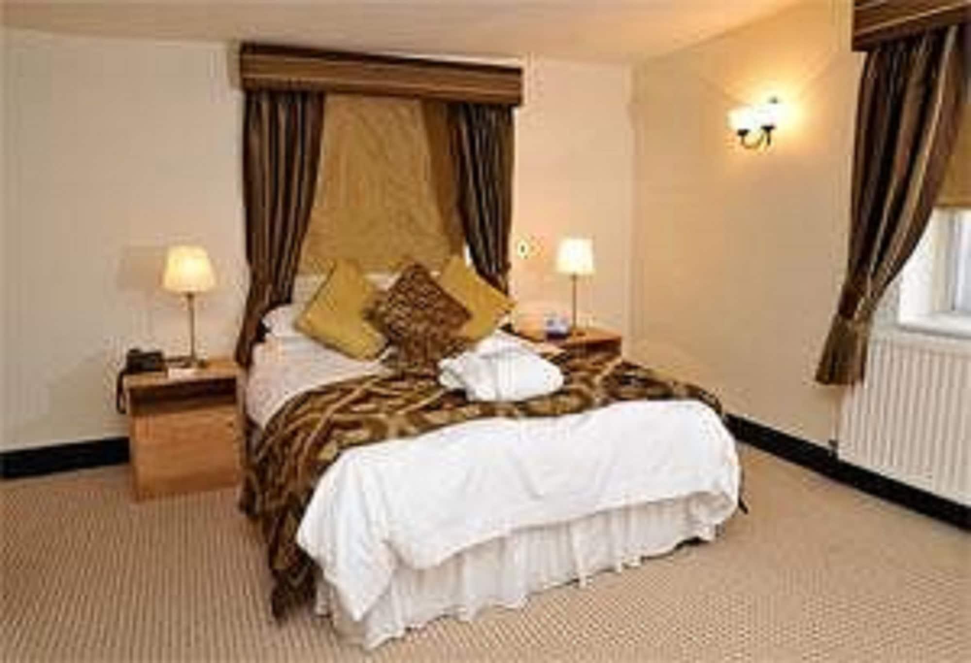 Barn Hotel London Райслип Экстерьер фото