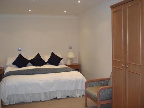 Barn Hotel London Райслип Экстерьер фото
