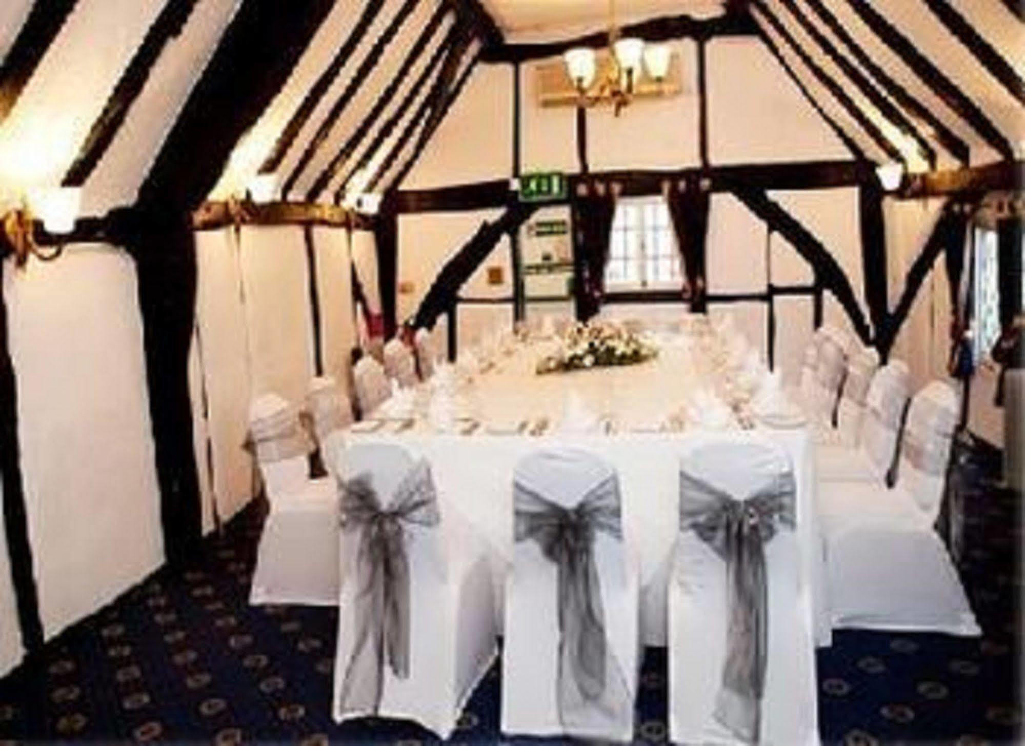 Barn Hotel London Райслип Экстерьер фото